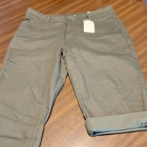 St. John's Bay Oregano Green Ankle Cropped Pants